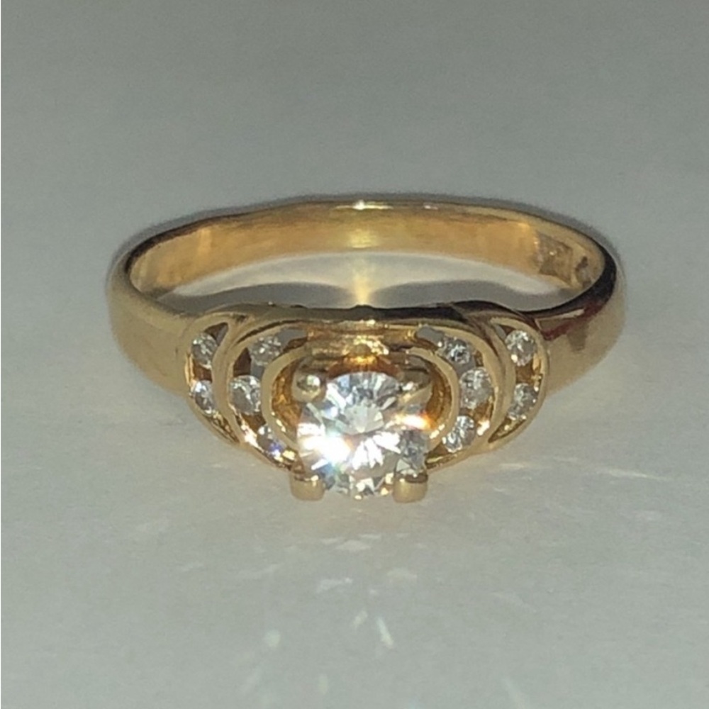 Elegant Gold Diamond Ring